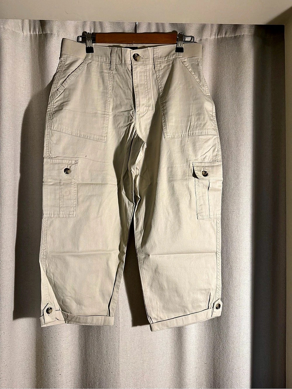Lee Ultra Lux Comfort Flex-to-Go Cargo Capri Pant Flex-to-Go, Beige NWOT